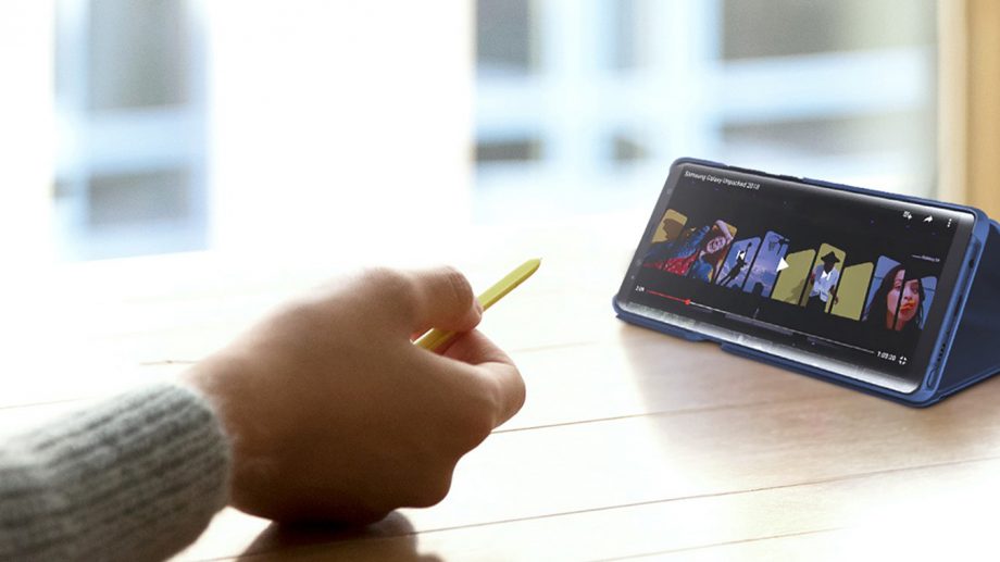 Samsung-Galaxy-Note-9-S-Pen-presentation-lifestyle