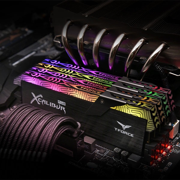 رم کامپیوتر DDR4 دو کاناله 3600 مگاهرتز CL18 تیم گروپ مدل XCALIBUR RGB ظرفیت 32 گیگابایت